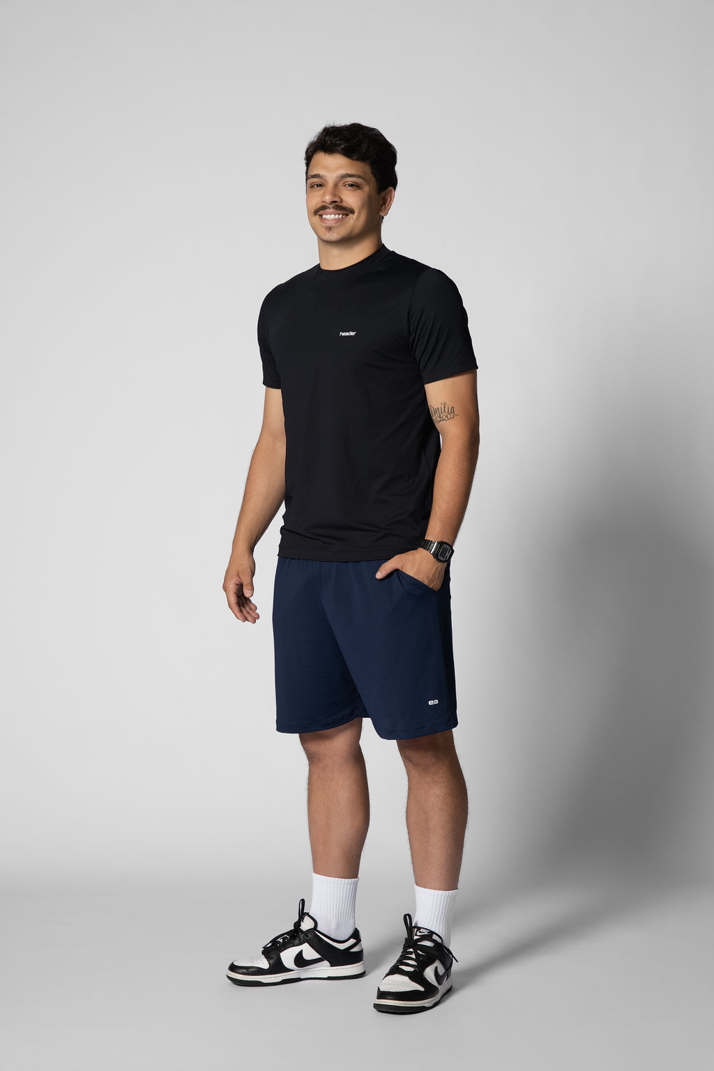 Camiseta em tecido tecnológico masculina preta