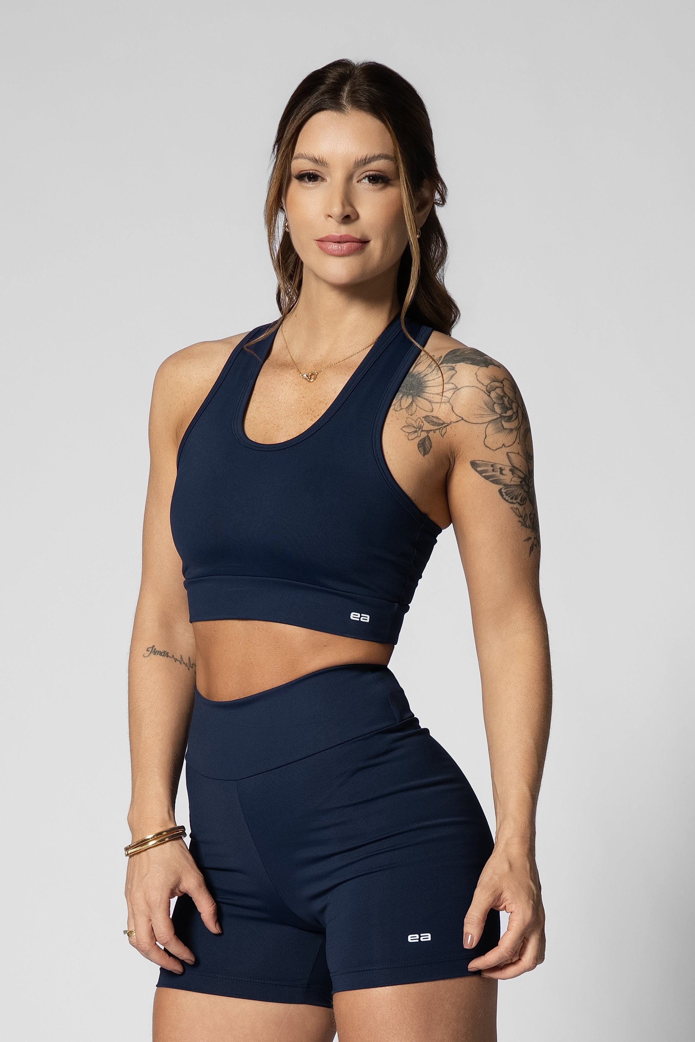 Top de alta sustentação azul marinho